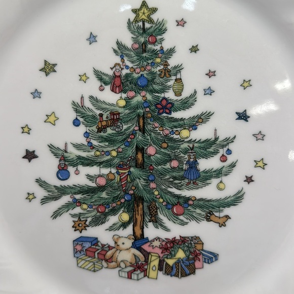 Nikko Happy Holidays Christmas Tree Dinner Plate Japan 10 5/8” 1 plate available - Picture 2 of 4